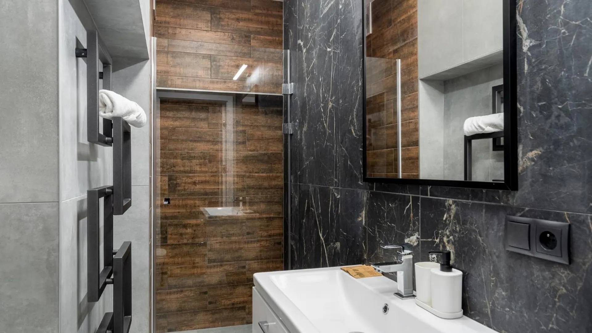 Revesen Premium Apartments Krakow Poland
